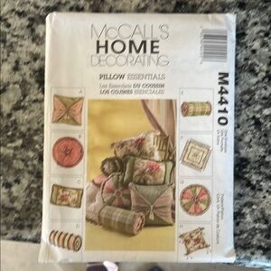 McCall's Home Decorating Pillow Essentials